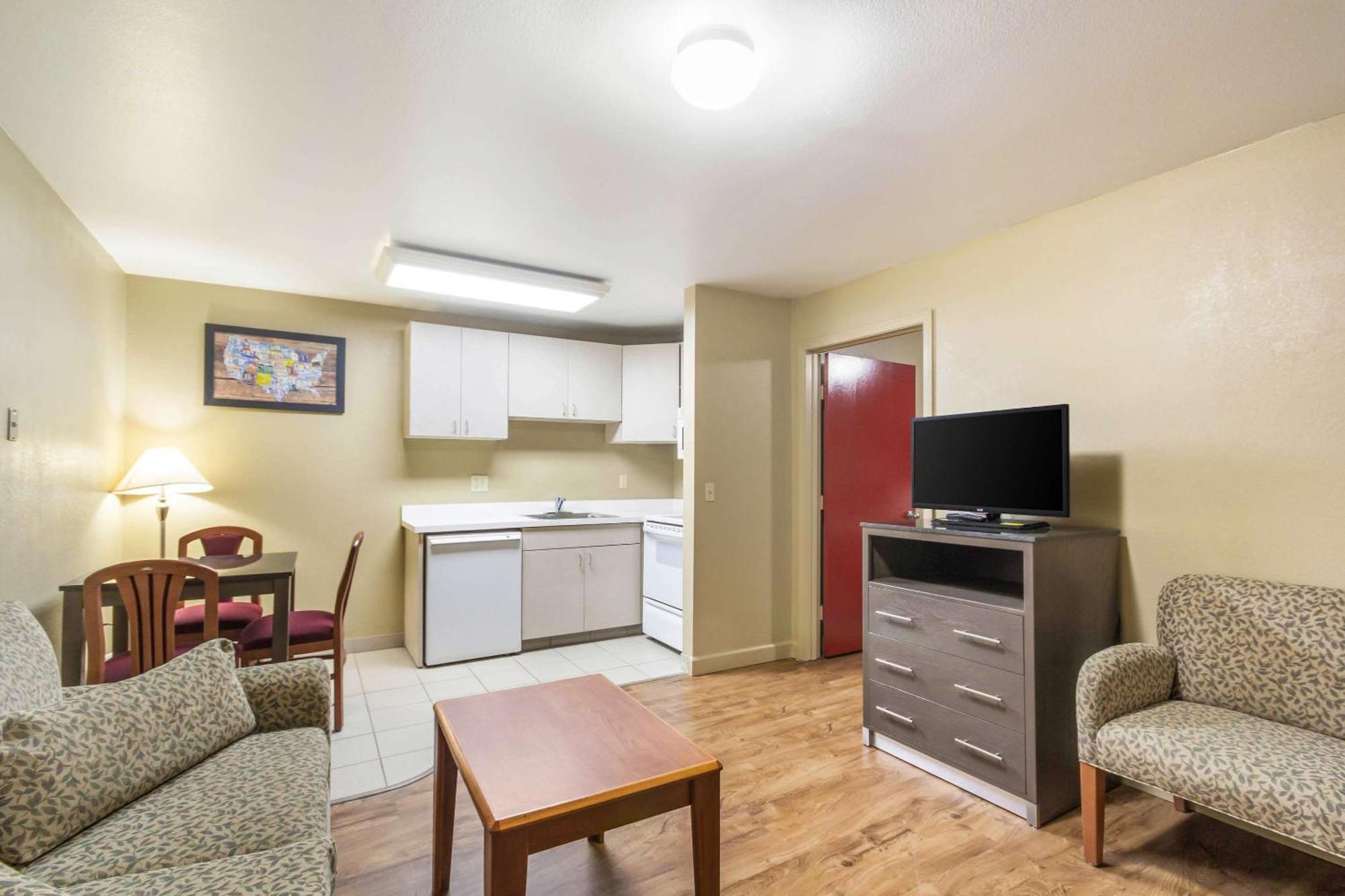 Econo Lodge Inn & Suites I-35 At Shawnee Mission Overland Park Exterior foto